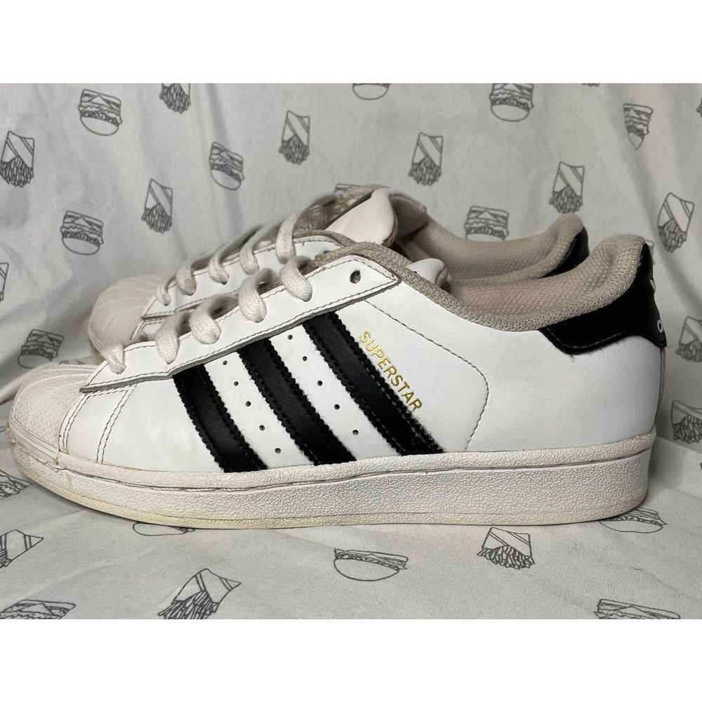 ADIDAS Superstar Size 4.5